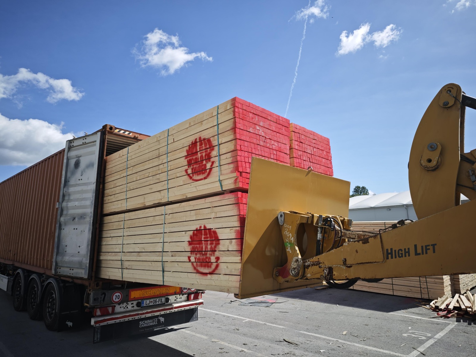 Timber loading onto a vessel